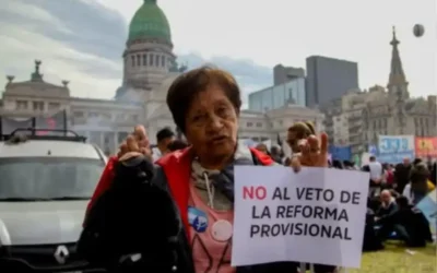 Tensión e incidentes frente al Congreso tras la confirmación del veto de Milei a la ley de movilidad jubilatoria