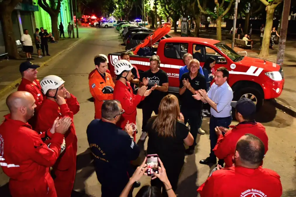 Derrumbe en Villa Gesell: dos unidades de rescate viajaron desde Florencio Varela a la localidad costera