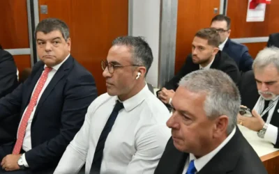 «Me tenés que pedir permiso, pelotudo»: Luque, el médico personal de Maradona, agredió a un reportero gráfico