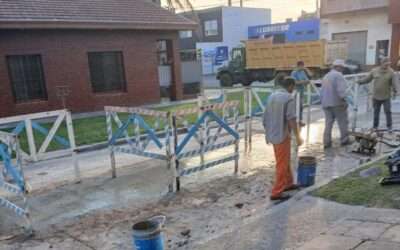 Repararon un pozo grande en una calle del  Cruce Varela que complicaba la circulación