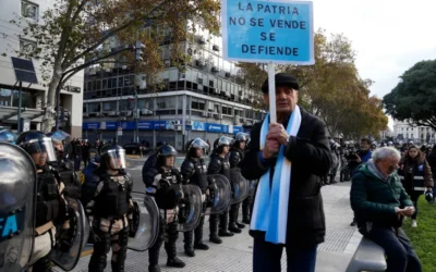 Tensión y gases lacrimógenos contra los jubilados en un nuevo operativo de seguridad en el Congreso