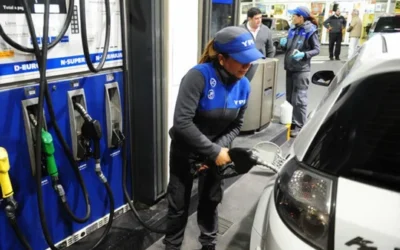Luego de YPF, otras dos petroleras bajaron los precios de los combustibles