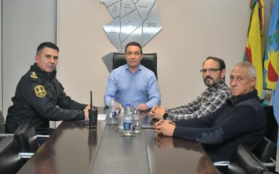 Andrés Watson junto a la nueva autoridad policial de Florencio varela