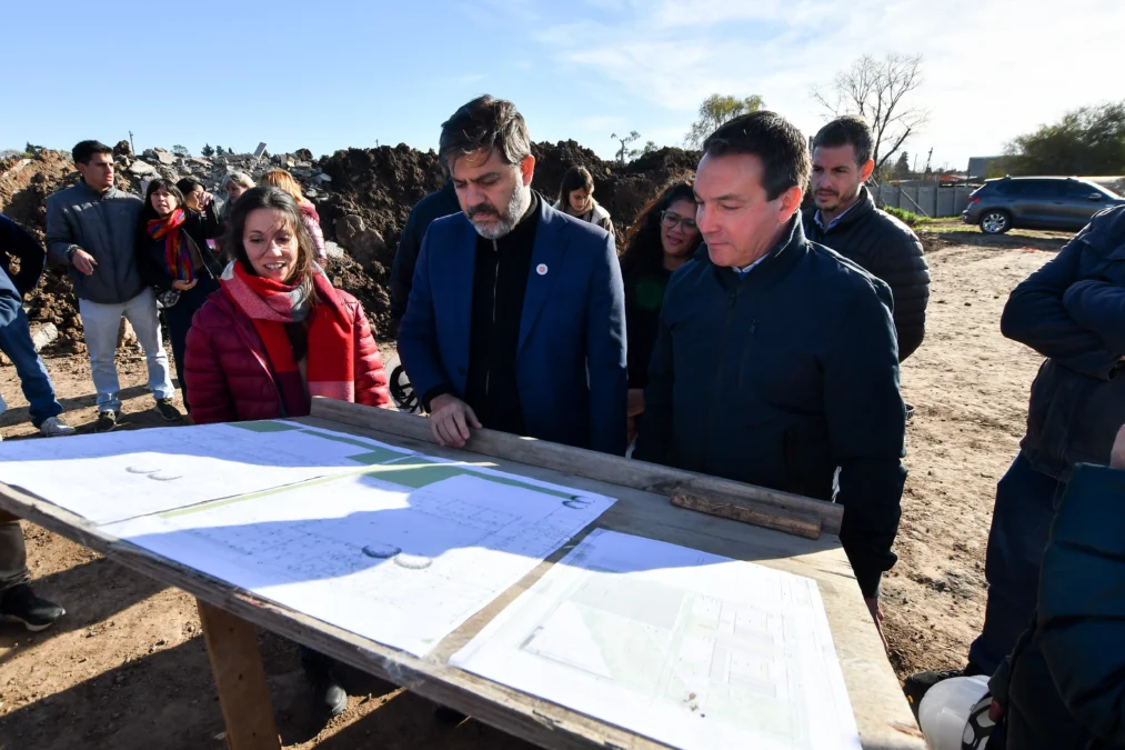 Andrés Watson y Carlos Bianco monitorearon avances de obra en el polo educativo de Ingeniero Allan