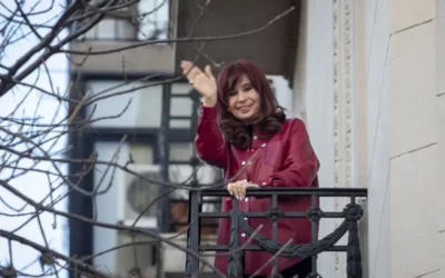 «Parece joda»: Cristina Kirchner pidió una aclaratoria para saber si puede salir al balcón a saludar
