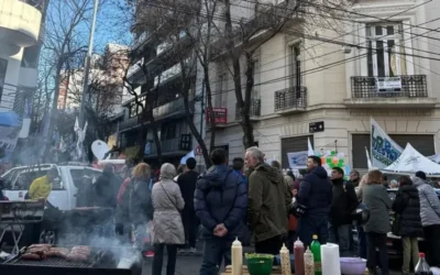 Desalojan a militantes que acampaban frente al departamento de Cristina Kirchner en Constitución