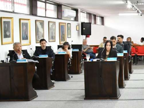 Los ediles de la oposición piden “sanciones disciplinarias para el concejal Navarrete por agredir físicamente a su par Alaniz”