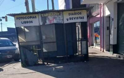 Piden retirar un kiosco de diarios abandonado en El Cruce