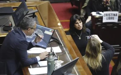 Escándalo y bochorno en Diputados: diputados K fueron a buscar a Espert y la sesión terminó a los empujones