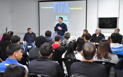 Andrés Watson compartió una clase con estudiantes de la Escuela Municipal de Árbitros