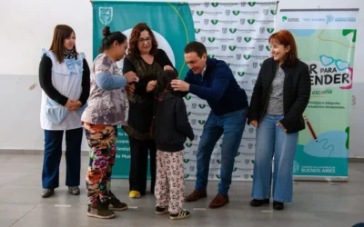 Entrega gratuita de lentes a estudiantes varelenses