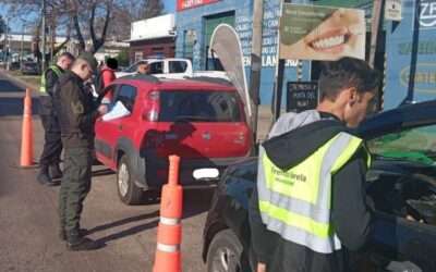 Operativos de control automotor en barrios varelenses