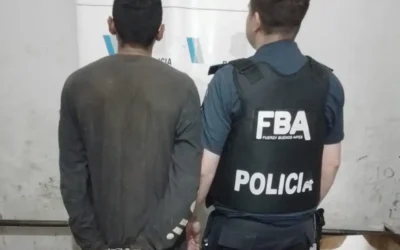 La Esmeralda: Portaban un arma blanca, intentaron huir, pero los detuvieron