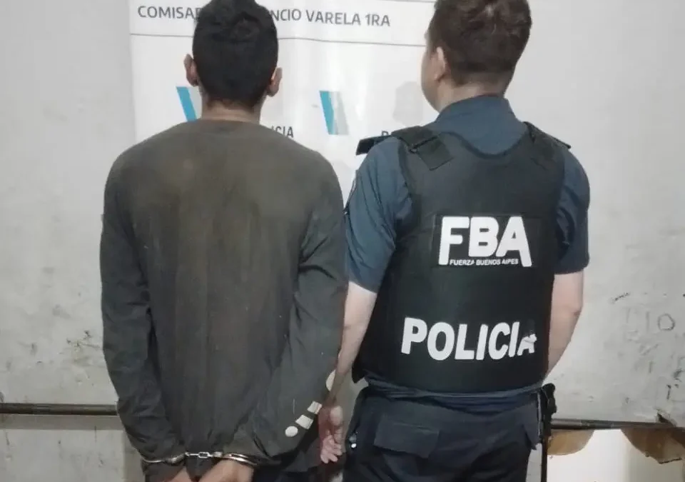 La Esmeralda: Portaban un arma blanca, intentaron huir, pero los detuvieron