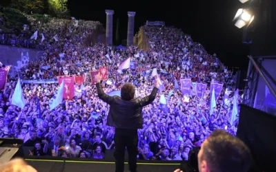 Milei, en el cierre de campaña en Rosario: “A partir del domingo va a cambiar en serio la Argentina”.