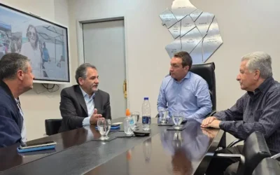 Andrés Watson junto al nuevo gerente del Banco Credicoop