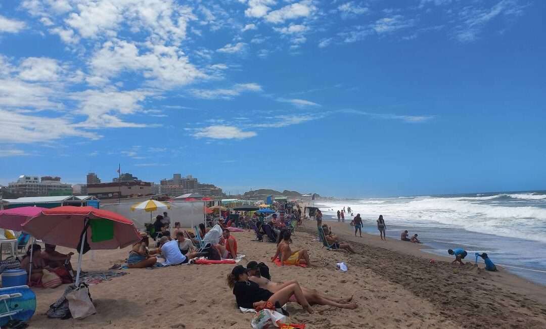 Mar del Plata: en diciembre comienzan a regir las multas por fumar en la playa