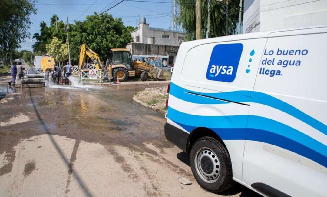 AySA: reparación hidráulica de emergencia en 27  barrios de Florencio Varela