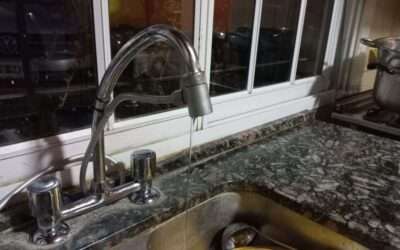 Sin agua o  baja presión , vecinos de varias zonas de Varela y El Cruce están desesperados