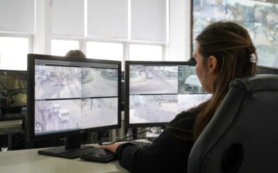 Un hombre fue visto por las cámaras de seguridad municipal que consumía drogas y al ser identificado por la Policía se constató que tenía un pedido de paradero