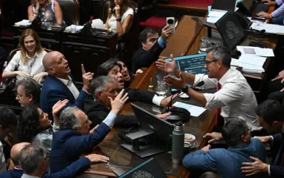 El oficialismo aprobó en Diputados la reforma laboral en una sesión tensa y marcada por escándalos