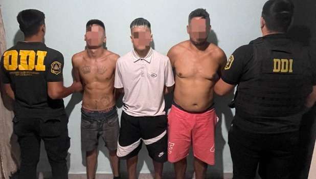 Detuvieron a 3 sujetos por atacar a tiros una barbería y secuestraron varias armas en Florencio Varela