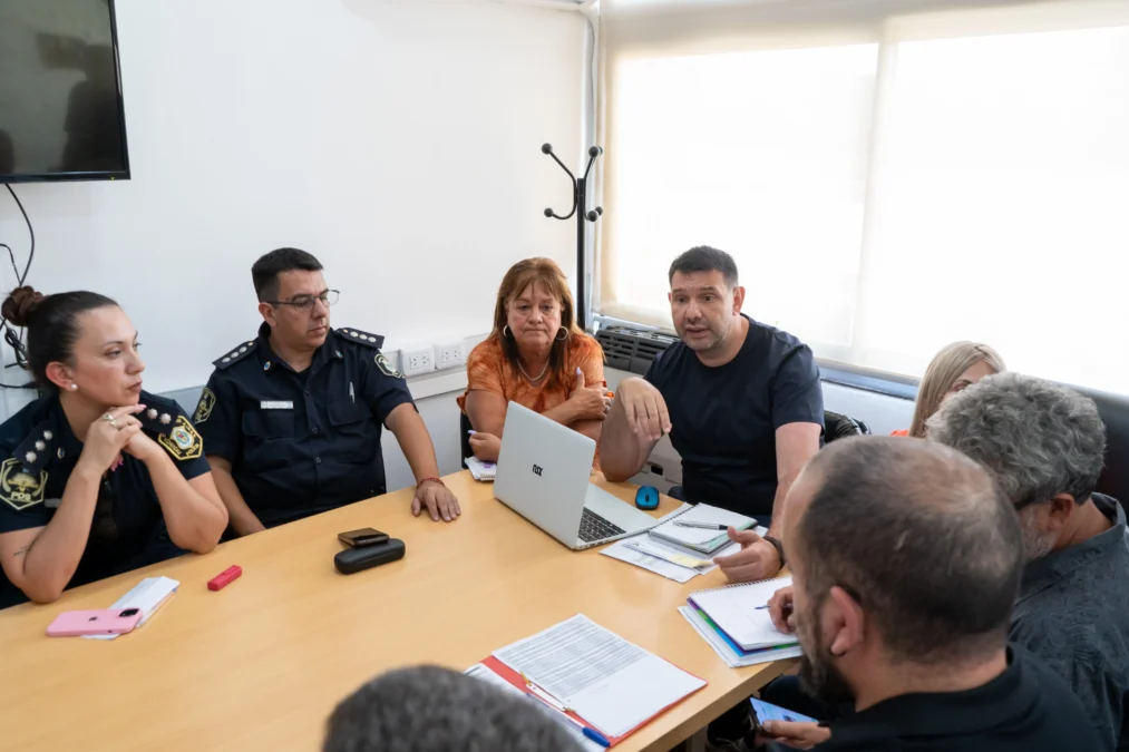 Vandalismo en escuelas de Florencio Varela: Autoridades municipales, del ámbito educativo y fuerzas de seguridad coordinaron acciones