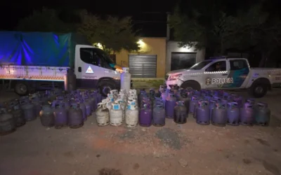 Allanamiento y clausura en un depósito: se vendían garrafas en forma ilegal en el Km 26