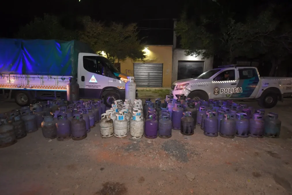 Allanamiento y clausura en un depósito: se vendían garrafas en forma ilegal en el Km 26