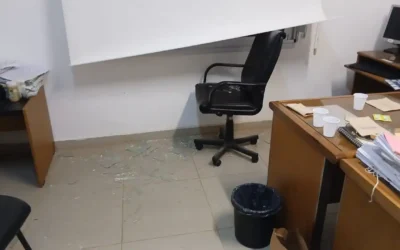 Caso Maia Spinelli. Violencia y destrozos en el Tribunal Oral 2 tras conocerse el veredicto: El jurado absolvió a Valentino Perrone acusado homicidio