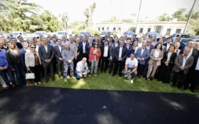 Axel Kicillof recibe en La Plata a los intendentes, que llegan con una lista de reclamos