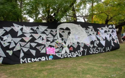 Acto en la Plaza de la Democracia: Un mar de pañuelos y memoria a 50 años del golpe