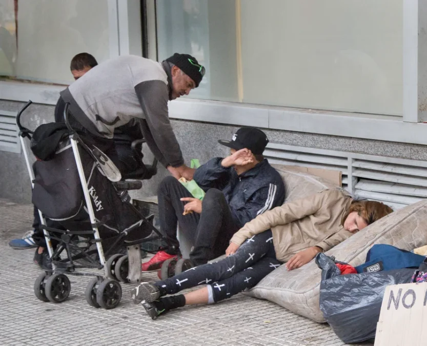 La pobreza cayó en el segundo semestre y cerró el 2025 en 28,2%