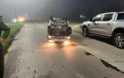 Por esquivar un perro volcó con su auto en la 44 y fue socorrido por  penitenciarios que se dirigían a una de las cárceles de Florencio Varela