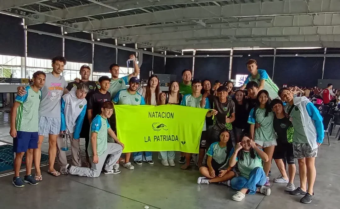 Jóvenes varelenses brillaron en certámenes de natación