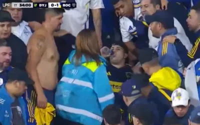 VIDEO. Susto en Florencio Varela: Un hincha de Boca resultó herido tras ceder un paravalanchas en el estadio «Tito» Tomaghello