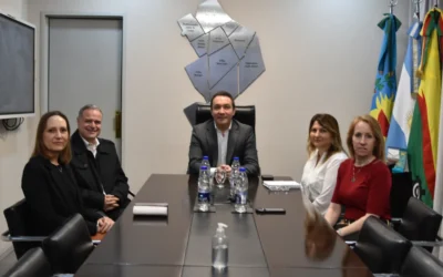 Andrés Watson junto al nuevo gerente del Banco Provincia en Florencio Varela