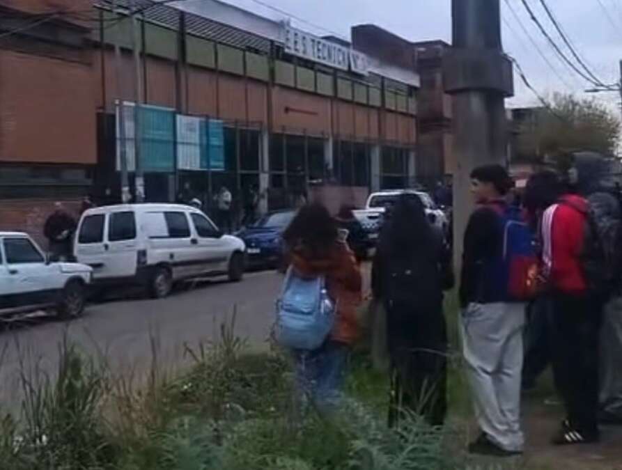 VIDEO. Susto en la Técnica Nº 1 de Bosques: Evacuaron el edificio por fuego en una caldera