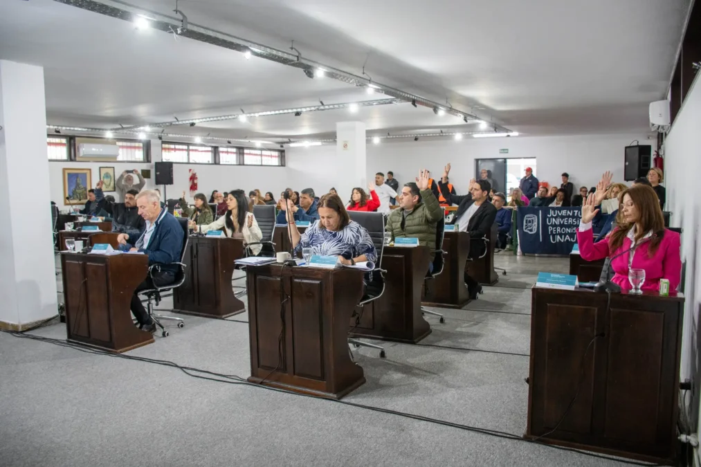Sesión caliente en el concejo deliberante: Fuertes cruces, chicanas  y grieta política