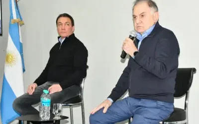 Con caras tensas Julio Pereyra y Andrés Watson recuerdan a Eva Perón como símbolo de unidad, lucha y lealtad