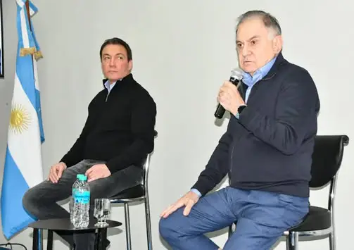 Con caras tensas Julio Pereyra y Andrés Watson recuerdan a Eva Perón como símbolo de unidad, lucha y lealtad