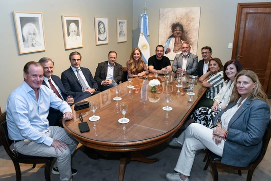 Se lanza una nueva corriente del peronismo federal, con Olmos, Tolosa Paz y Michel a la cabeza