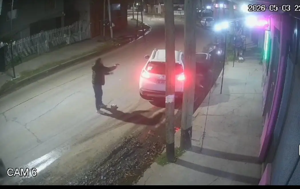 VIDEO. Inseguridad Florencio Varela: Un policía de franco evitó a los tiros un intento de robó en la puerta de su casa
