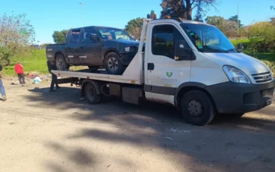 Secuestraron vehículos por tirar basura en la vía pública en Bosques Norte