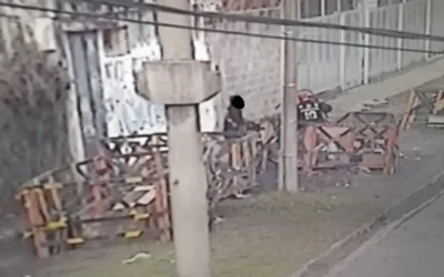Riesgosa maniobra para robar cableado