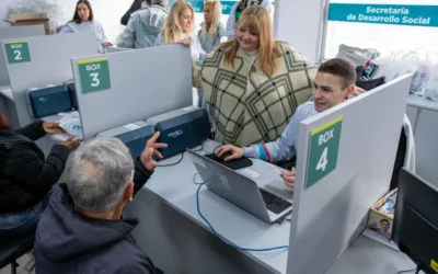 400 varelenses recibieron su carnet para viajar gratis en transporte público