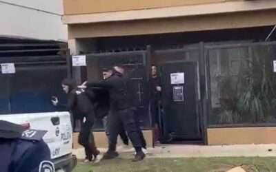 VIDEO. Simulacro de detención de Raúl Ojeda para evitar la justicia vecinal: “Está libre”