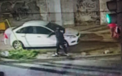Un hombre detenido tras vandalizar e intentar robar automóviles estacionados en Gobernador Monteverde