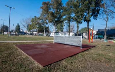 Andrés Watson constató las labores para un nuevo parque infantil en Florencio Varela