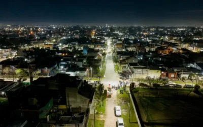 Don José: Andrés Watson supervisó el renovado parque lumínico del barrio número 67 full LED en Florencio Varela